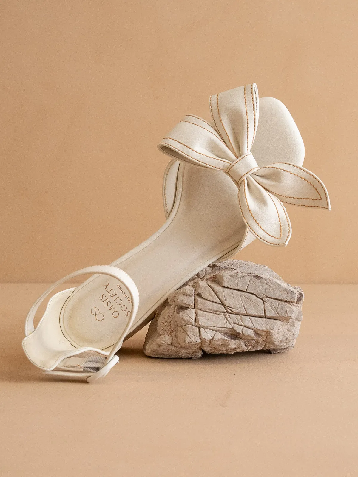 The Vigo | White Low Heel With A Sweet Bow