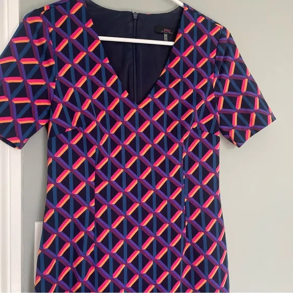Trina Turk Museo Short Sleeve Sheath Diamond Geo Ponte